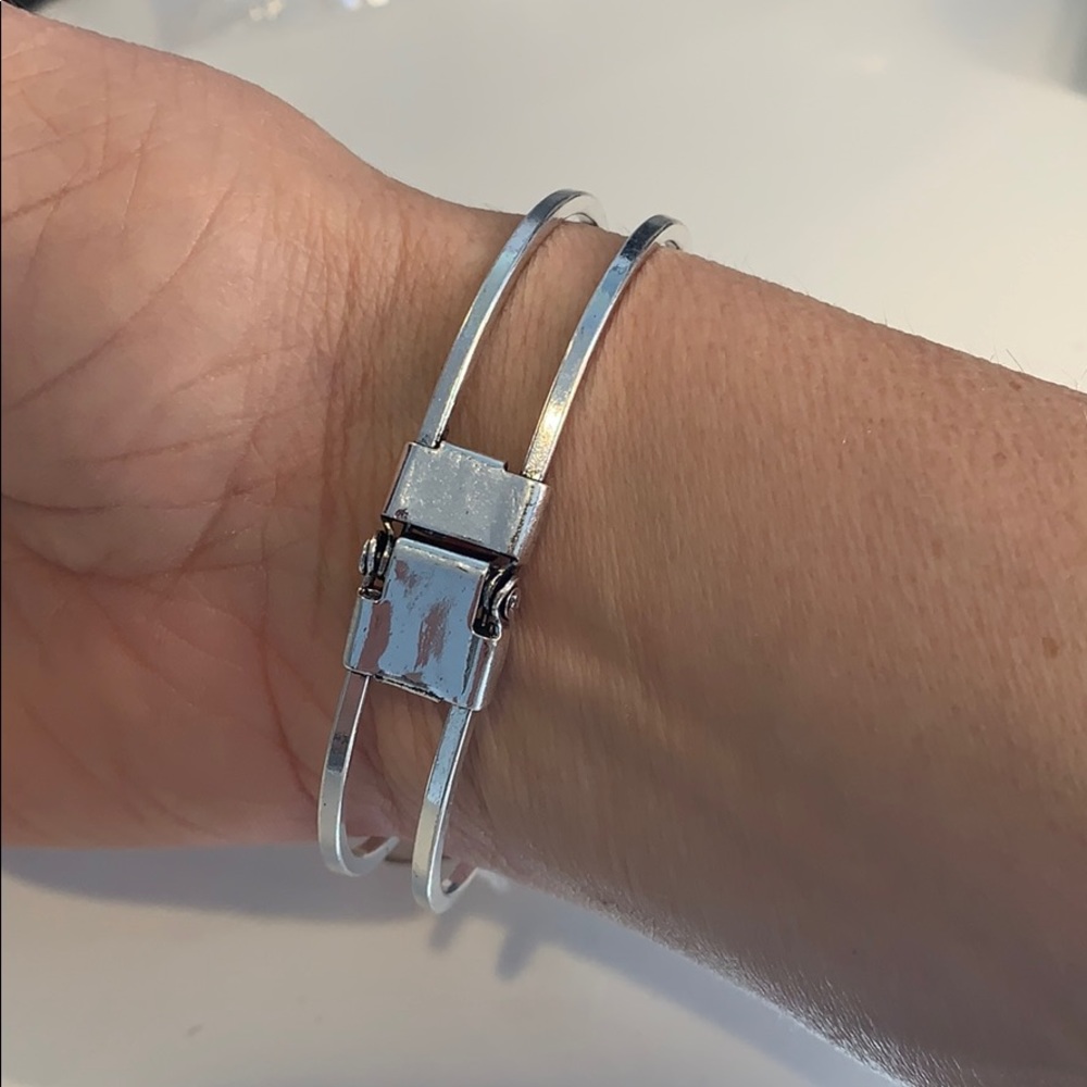 5 ⭐️ Rated Western Concho Hinge Navajo Bracelet - Picture 7 of 8